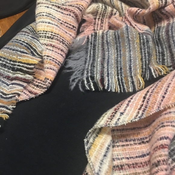 NWT Plaid Blanket Scarf Wrap BOUTIQUE - Picture 5 of 5